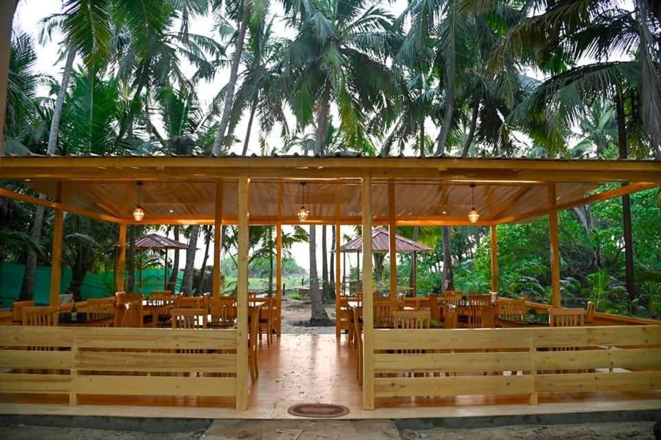 Sunlight Beach Resort Bhogwe Exterior photo
