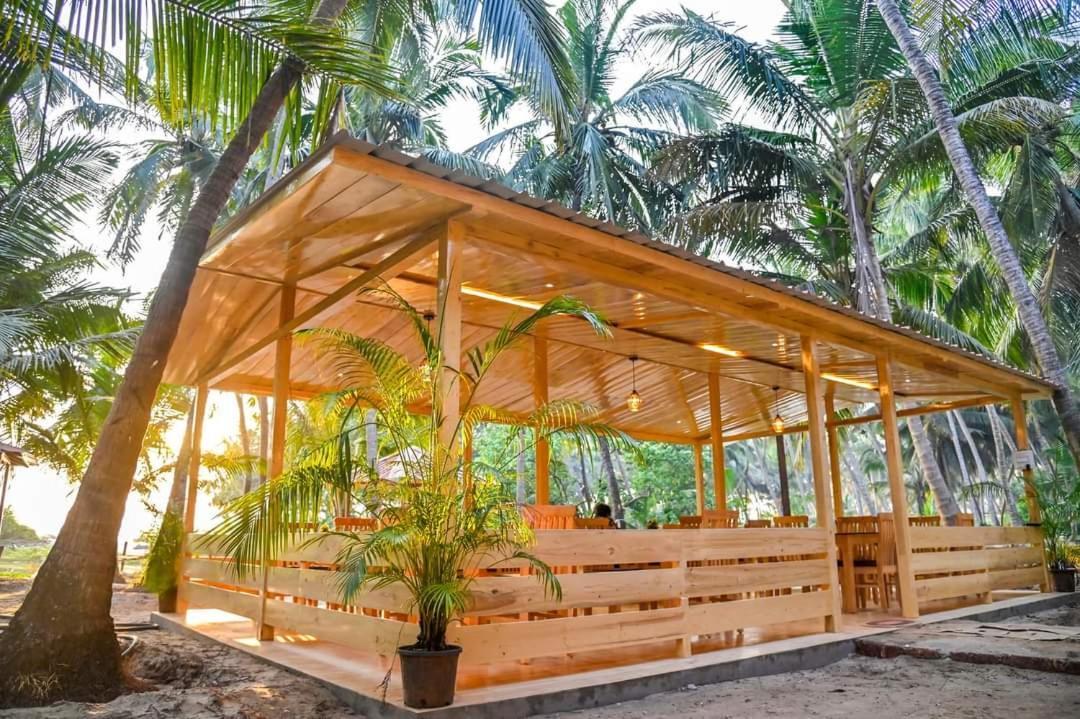 Sunlight Beach Resort Bhogwe Exterior photo